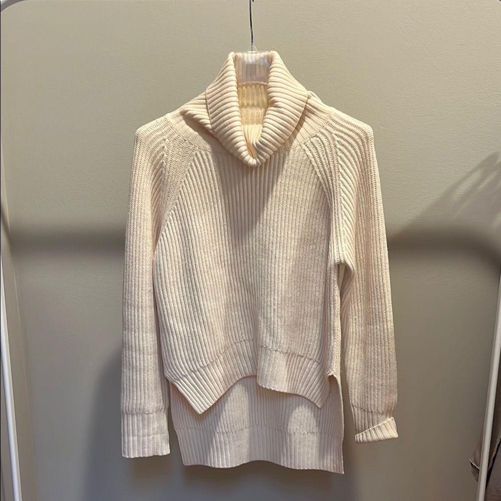 Aritzia Wilfred 100% merino wool Cream Chunky Knit Turtleneck Sweater